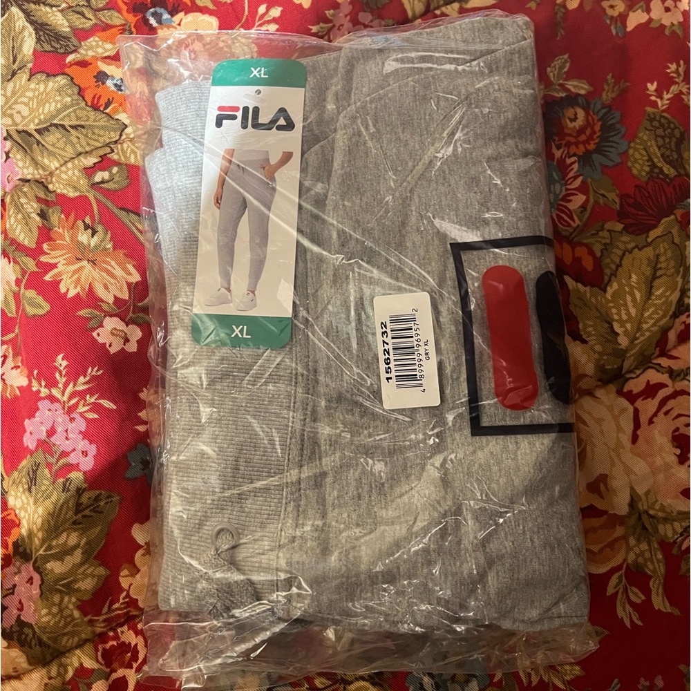 FILA Emersyn Jogger in size XL color GRAY. Super comfy!